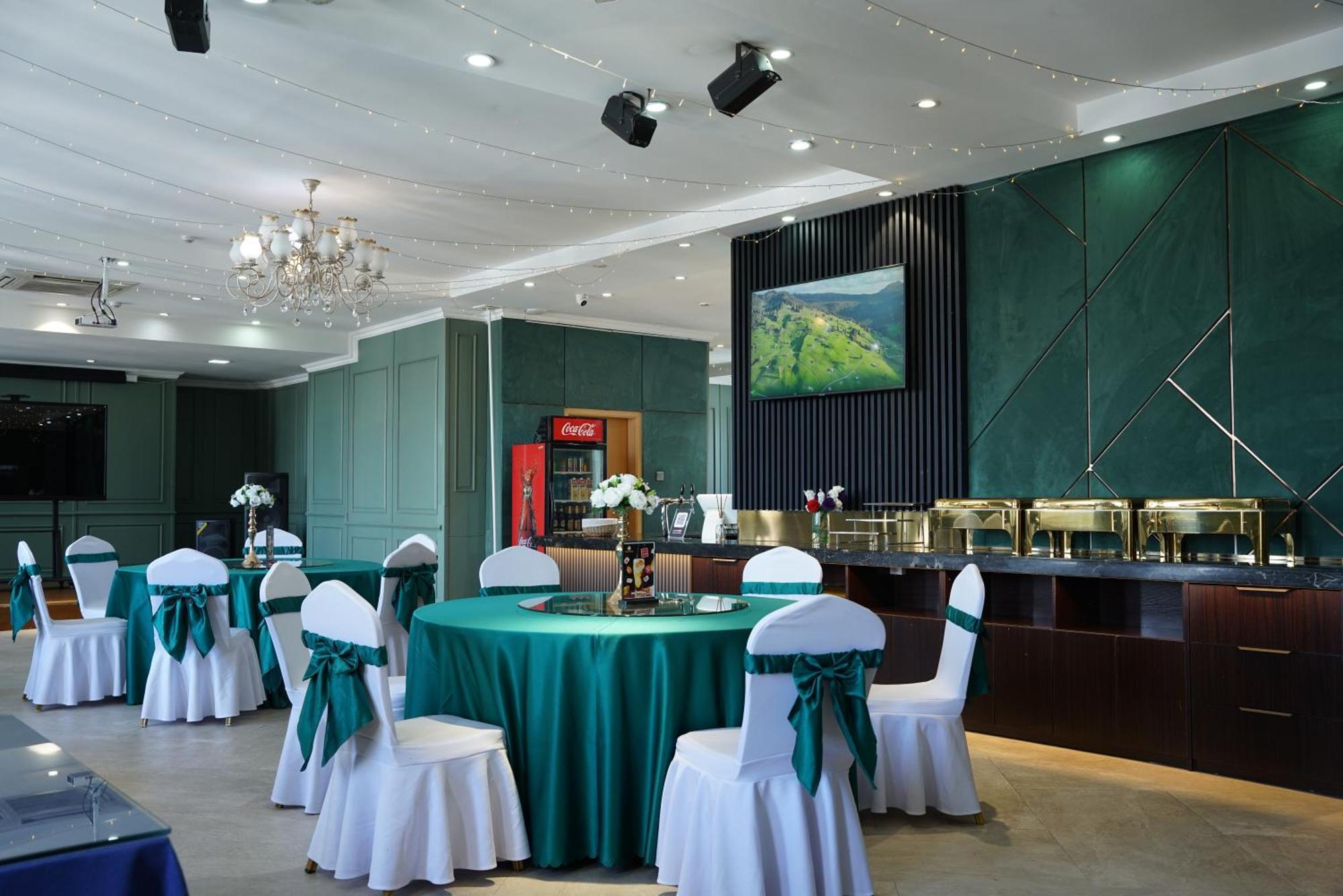 Ub Grand Hotel Уланбатар Екстериор снимка