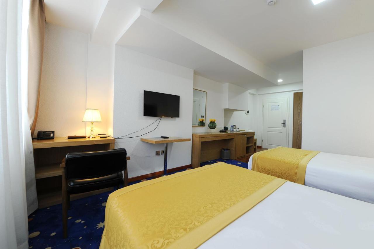 Ub Grand Hotel Уланбатар Екстериор снимка